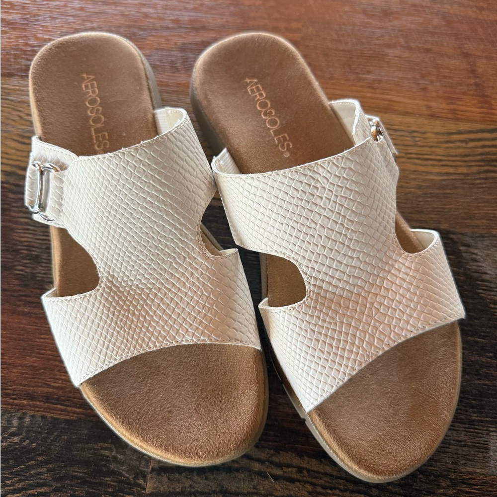 AEROSOLES Women's Textured White  Sandals Sz 7.5